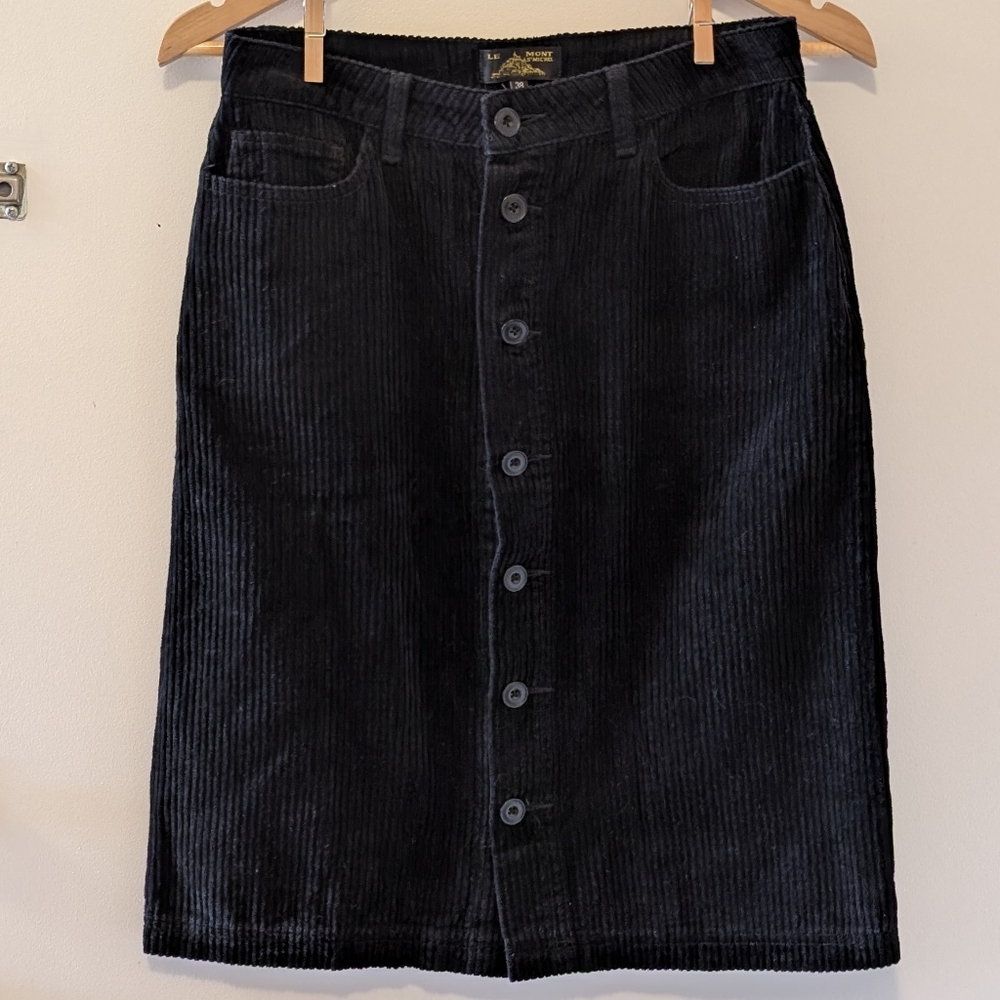 Le Mont St. Michel: Chic French Corduroy Midi Skirt in Black, Size 6.